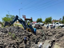 Refuerza COMAPA suministro de agua potable en zona norponiente con nueva conexión de tubería PEAD
