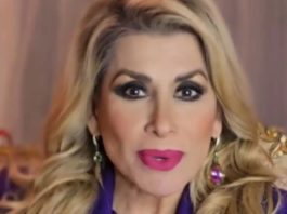 Mitzi comprueba que él posee los derechos para utilizar la marca Dulce