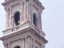 Repican campanas en Catedral de Tampico y oran por alma del Papa Francisco
