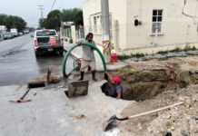 Trabaja COMAPA en la reparación de fugas de agua potable en la colonia Benito Juárez