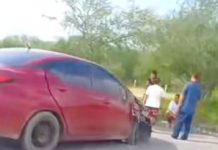 Aparatoso accidente vial deja cuantiosos daños materiales