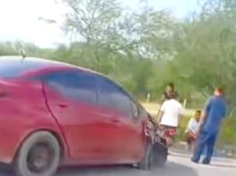 Aparatoso accidente vial deja cuantiosos daños materiales