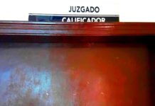 Arrestan a sujeto por molestar a su familia