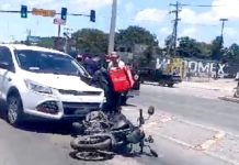Chocan en la “Rotonda de la Muerte” dejando daños materiales y caos vial