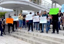 Con música de banda protestan por presunta desaparición de músicos