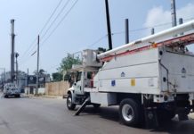 CFE realiza trabajos de mantenimiento en Madero; 300 comercios resultan afectados.