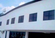 Rateros aprovechan que su víctima estaba en comercio y le roban unidad