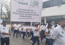 Cerca de 300 telefonistas alzan la voz para que se les respete sus derechos laborales