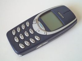 Una millennial, un gen X y una gen Z cambiaron su celular por un “cacahuatito” y solo uno de ellos disfrutó la experiencia