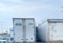 Accidente deja cuantiosos daños materiales y caos vial