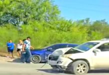 Chocan unidades en el Colosio y dejan daños materiales