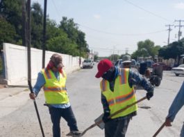 Llevan a cabo trabajos de bacheo en diversas calles del Poblado Comales
