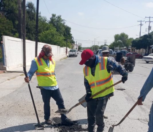 Llevan a cabo trabajos de bacheo en diversas calles del Poblado Comales