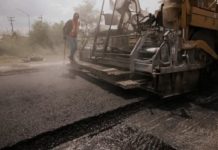 Supervizan rehabilitación de pavimentación en Las Brisas