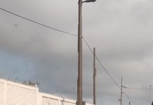 Postes en mal estado representan riesgo latente en la ciudad: Protección Civil