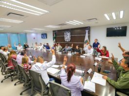 Oficial Lenguaje de Señas Mexicano en transmisión de sesiones del Cabildo de Reynosa