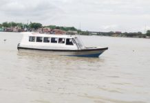 Aumenta el nivel del río Pánuco y arrastra palizada