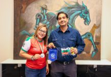Recibió Carlos Peña Ortiz a entrenadora del equipo ganador internacional de Voleibol