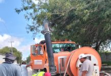 Trabaja COMAPA en limpieza de pozos y sondeo de drenaje en la colonia Pedro J. Méndez