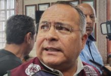 Revisan con aparatos especiales que no haya riesgos en área tras explosión de registros de CFE