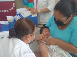Exhortan a población vacunarse contra COVID e Influenza