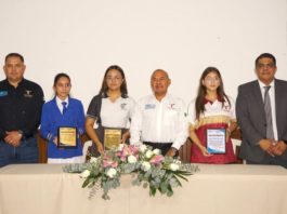 Entregan reconocimientos en Olimpiada del Conocimiento