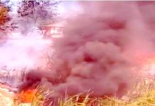 Bomberos sofocan incendio en pastizal que dejo daños materiales