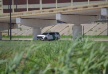 Tanquetas militares en Laredo inhiben cruce de indocumentados