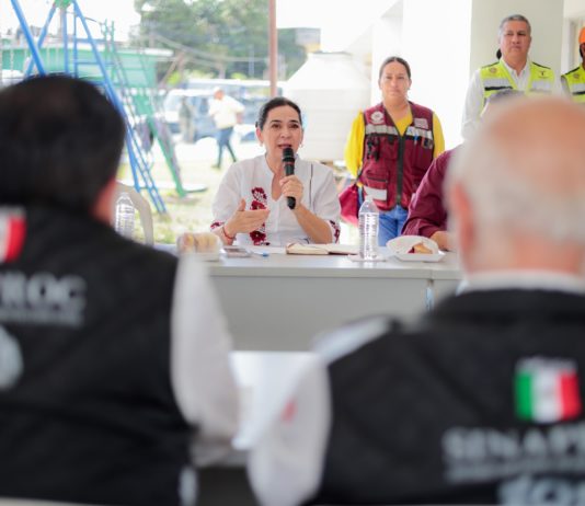 Atiende Mónica Villarreal a pobladores afectados por desbordamiento de Río Tamesí