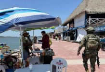 Vendedores informales de ostiones en escolleras de Miramar representan riesgo sanitario