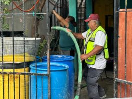 Distribuyen Municipio y COMAPA agua potable en Voluntad y Trabajo, Villa Florida y otras colonias
