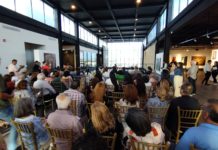 Alcalde acudió a presentación del libro “El olor de las orquídeas”