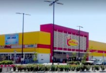 Rateros amagan a victimas para asaltarlas en estacionamiento de Mi Tienda del Ahorro