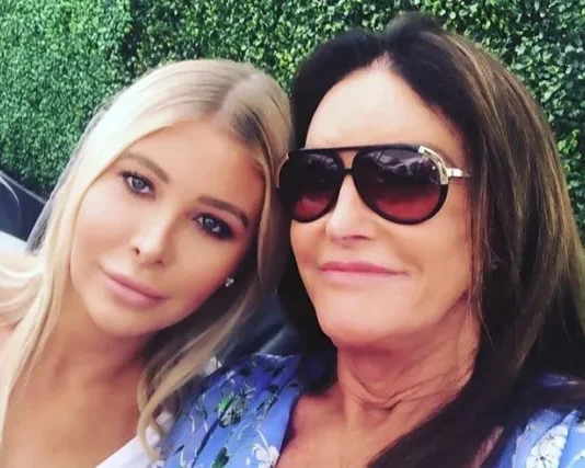 Fallece Sophia Hutchins, amiga y mánager de Caitlyn Jenner, a los 29 años en un trágico accidente