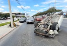 Vuelca unidad tras tener percance vehicular dejando una persona lesionada