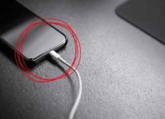 Si al cargar tu celular conectas el cable al cargador antes que al teléfono, puede tener un problema