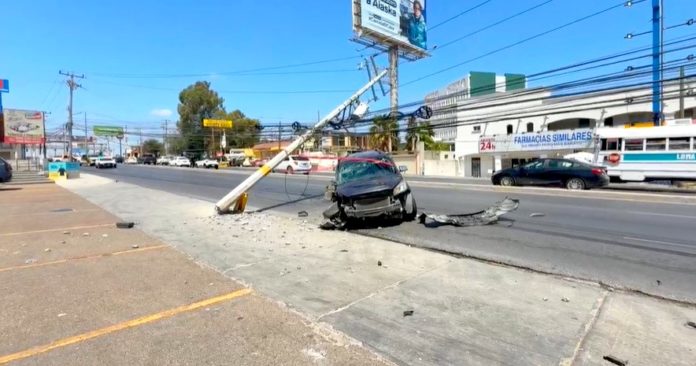 Accidente vial sobre boulevard Hidalgo deja daños materiales (3)