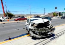 Chocan en el boulevard Hidalgo y dejan daños materiales