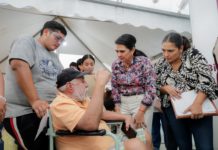 Mónica Villarreal acerca programas sociales y servicios integrales a la colonia Pescadores