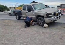 Unidad atropella a victima en carretera y es internada en hospital
