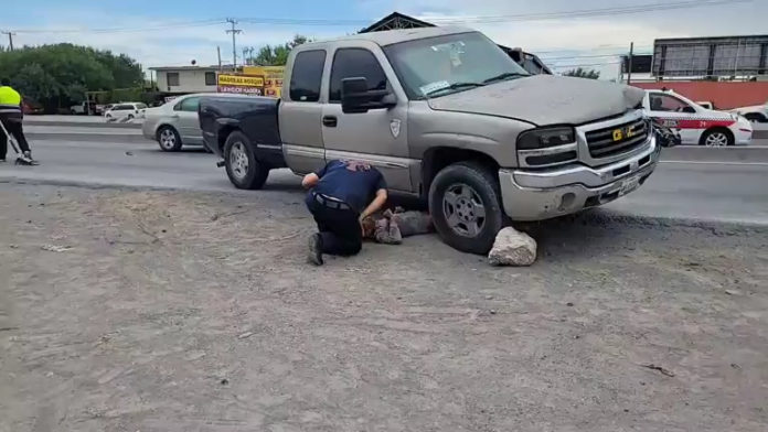 Unidad atropella a victima en carretera (6)