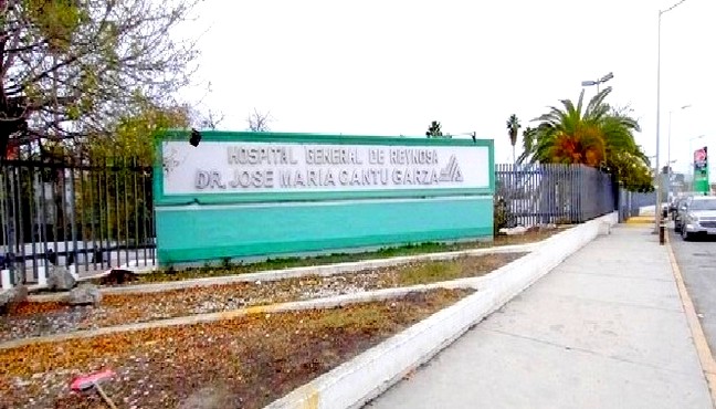 Unidad médica auxilia a victima tras sufrir aparatoso accidente vial