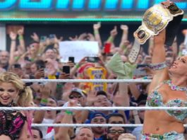 Charlotte Flair y Alexa Bliss son las nuevas campeonas al derrotar a Raquel Rodríguez y Roxanne Pérez