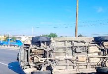 Aparatoso accidente vial deja cuantiosos daños materiales