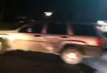 Chocan unidades en tétrica y oscura colonia popular