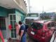Tráiler fuera de control se estrella contra autos y vivienda en Madero; una mujer lesionada