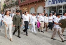 Encabeza Mónica Villarreal desfile del 215 Aniversario de la Independencia de México