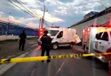 Muere persona tras caer con su tráiler de puente vehicular