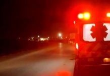 Unidad médica auxilia a persona lesionada en apartado sector popular