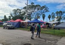 Vecinos de la Ampliación Unidad Nacional piden al Ayuntamiento regular instalación de vendedores ambulantes